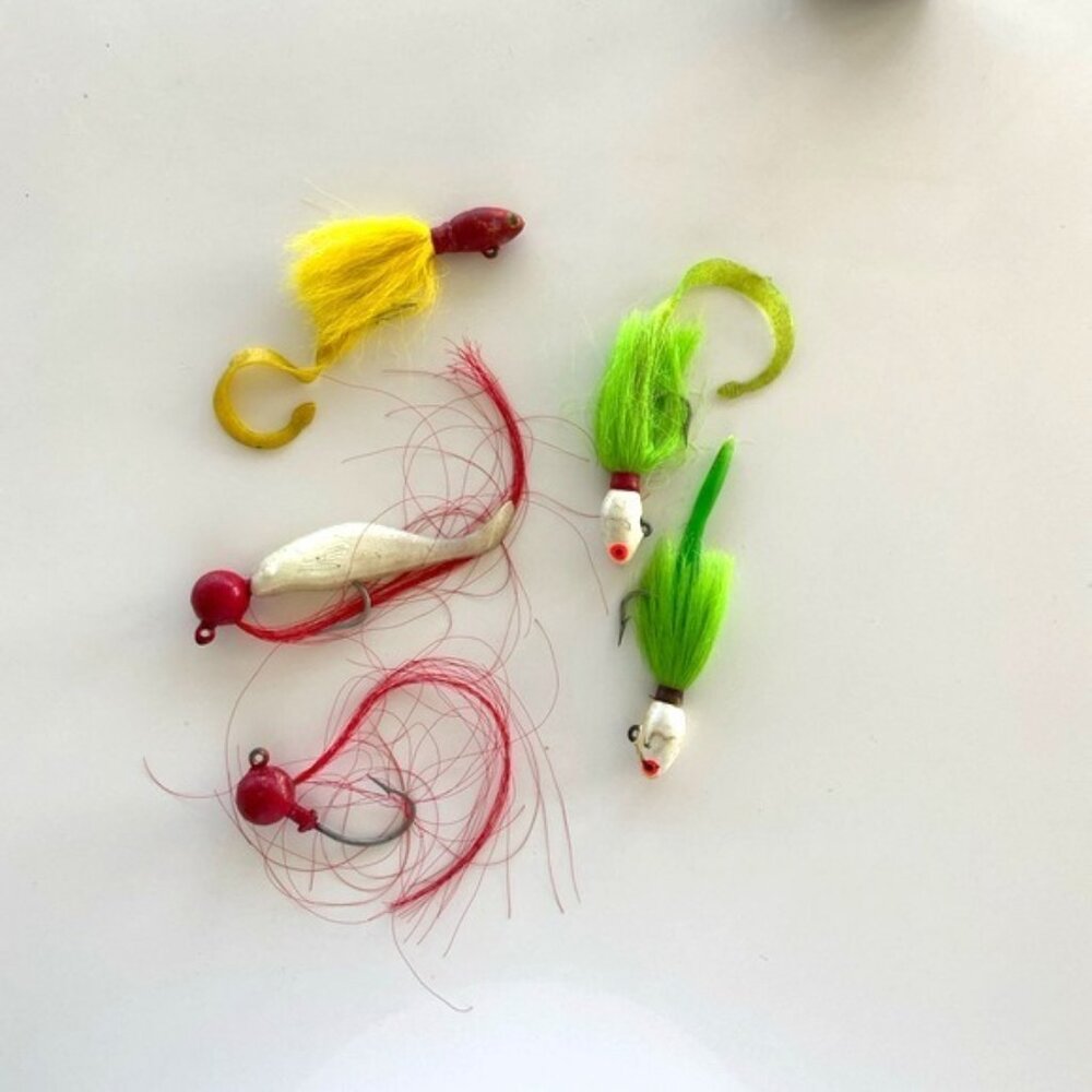 Mixed Fishing Lures Lot of 12 | Minnow Plugs Bucktail Jigs Tsunami Jig Pros | Sa - Picture 6 of 10